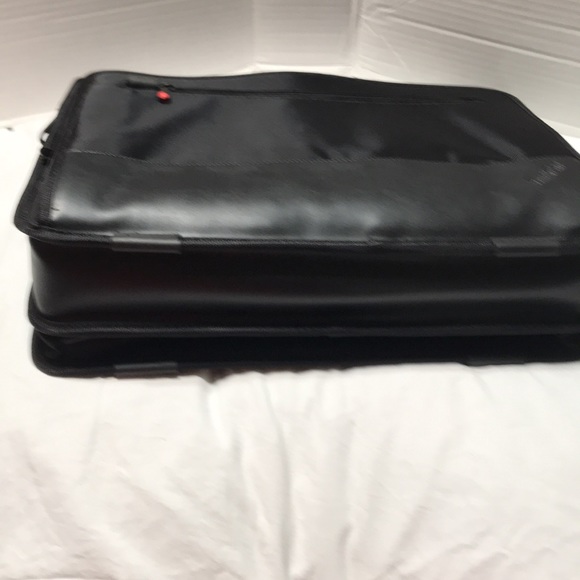 New! Lenovo Thinkpad Basic Case - Picture 9 of 9